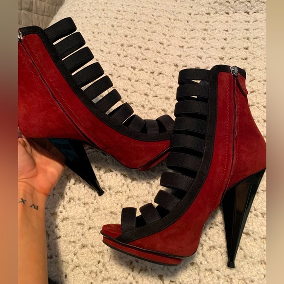 Gucci Olimpia Elastic Ladder Strap Bootie- Burgundy and black - Picture 4 of 7